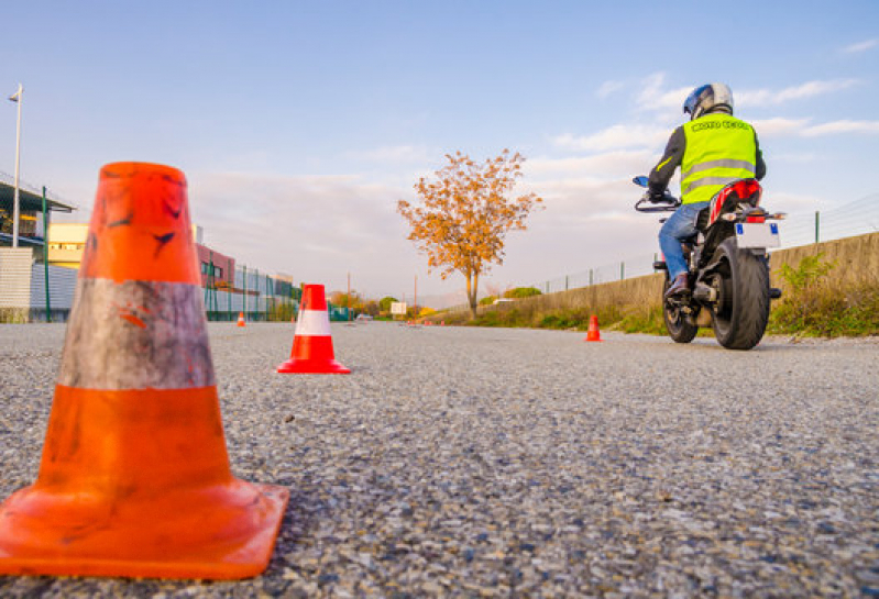 Curso de Piloto Moto Valor Parque Penha - Curso de Pilotagem Segura para Motociclistas Zona Leste